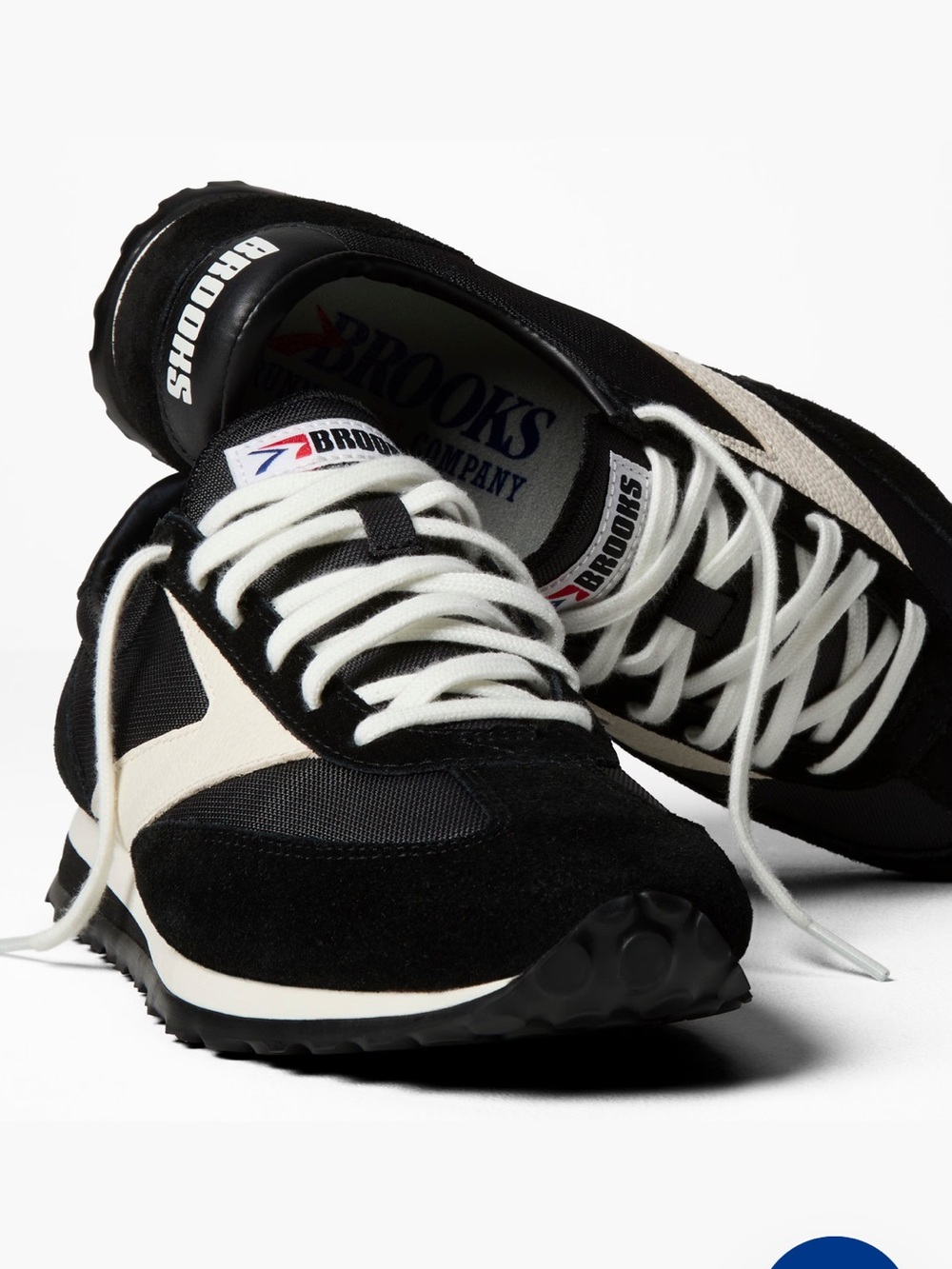 Brooks Black and Cream Vanguard Shoes NWOT